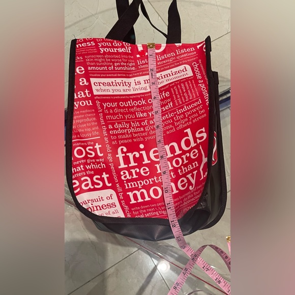 Lululemon red bag “friends are more important then money” - Picture 6 of 7